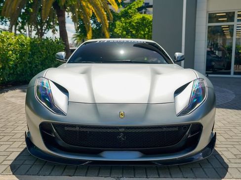Used 2018 Ferrari 812 Superfast RWD image 7