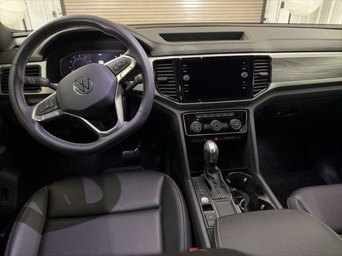 Used 2023 Volkswagen Atlas Cross Sport SE w/ Panoramic Sunroof Package image 18