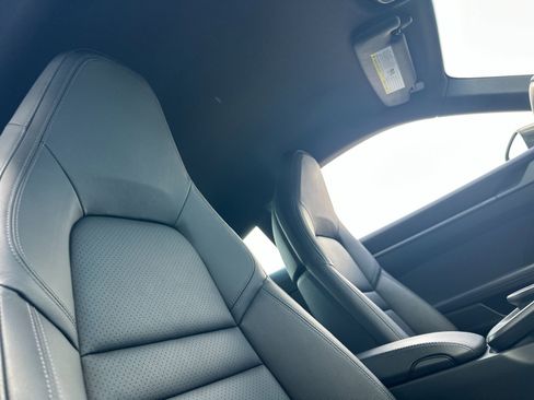 Used 2022 Porsche 911 Carrera RWD image 16