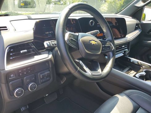 Used 2025 Chevrolet Suburban LT w/ Comfort Package RWD image 25