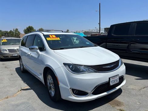 Used 2018 Chrysler Pacifica Limited FWD image 29
