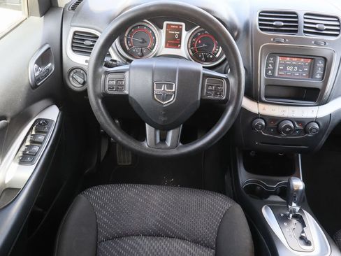 Used 2019 Dodge Journey SE FWD image 23