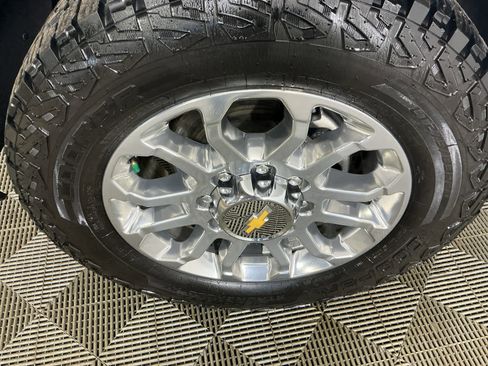Used 2024 Chevrolet Silverado 2500 LTZ w/ LTZ Convenience Package image 6