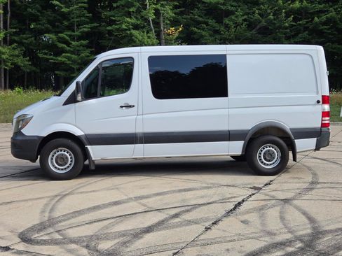 Used 2017 Mercedes-Benz Sprinter 2500 image 2
