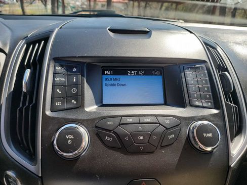 Used 2019 Ford Edge SE image 22