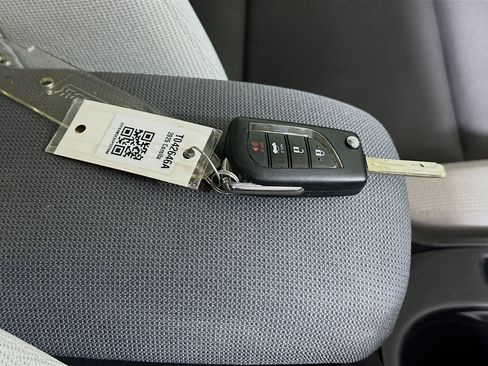 Used 2025 Toyota Corolla LE FWD image 32