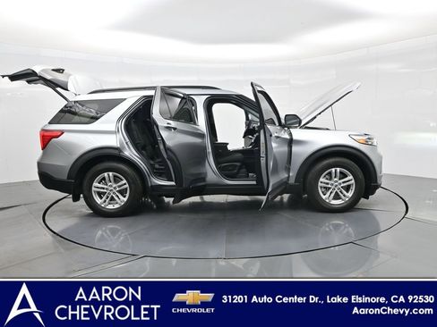 Used 2024 Ford Explorer XLT RWD image 3