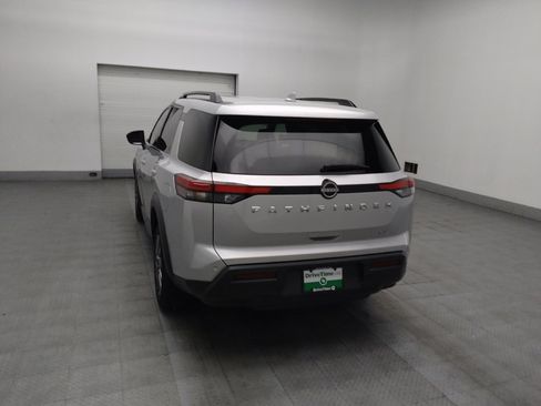 Used 2023 Nissan Pathfinder SV image 6