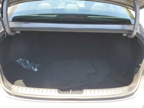 Used 2022 Hyundai Elantra Limited w/ Cargo Package FWD image 10