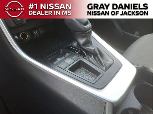 Used 2019 Toyota RAV4 XLE FWD image 19