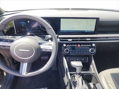 Used 2025 Hyundai Santa Cruz Limited AWD/4WD image 15