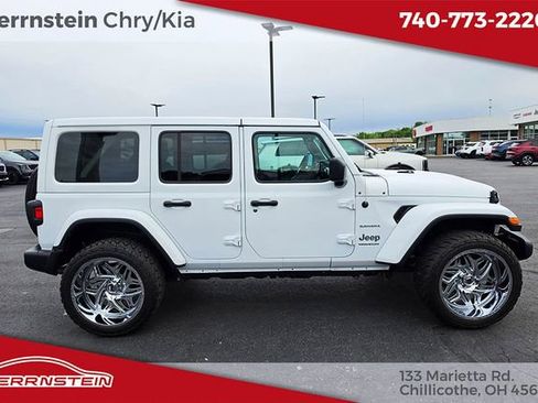 Used 2023 Jeep Wrangler Unlimited Sahara AWD/4WD image 29