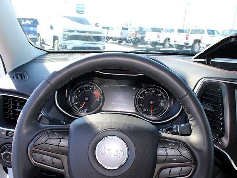 Used 2022 Jeep Cherokee Trailhawk w/ Comfort/Convenience Group image 17