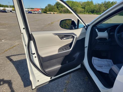 Used 2024 Toyota RAV4 XLE w/ Convenience Package AWD/4WD image 15