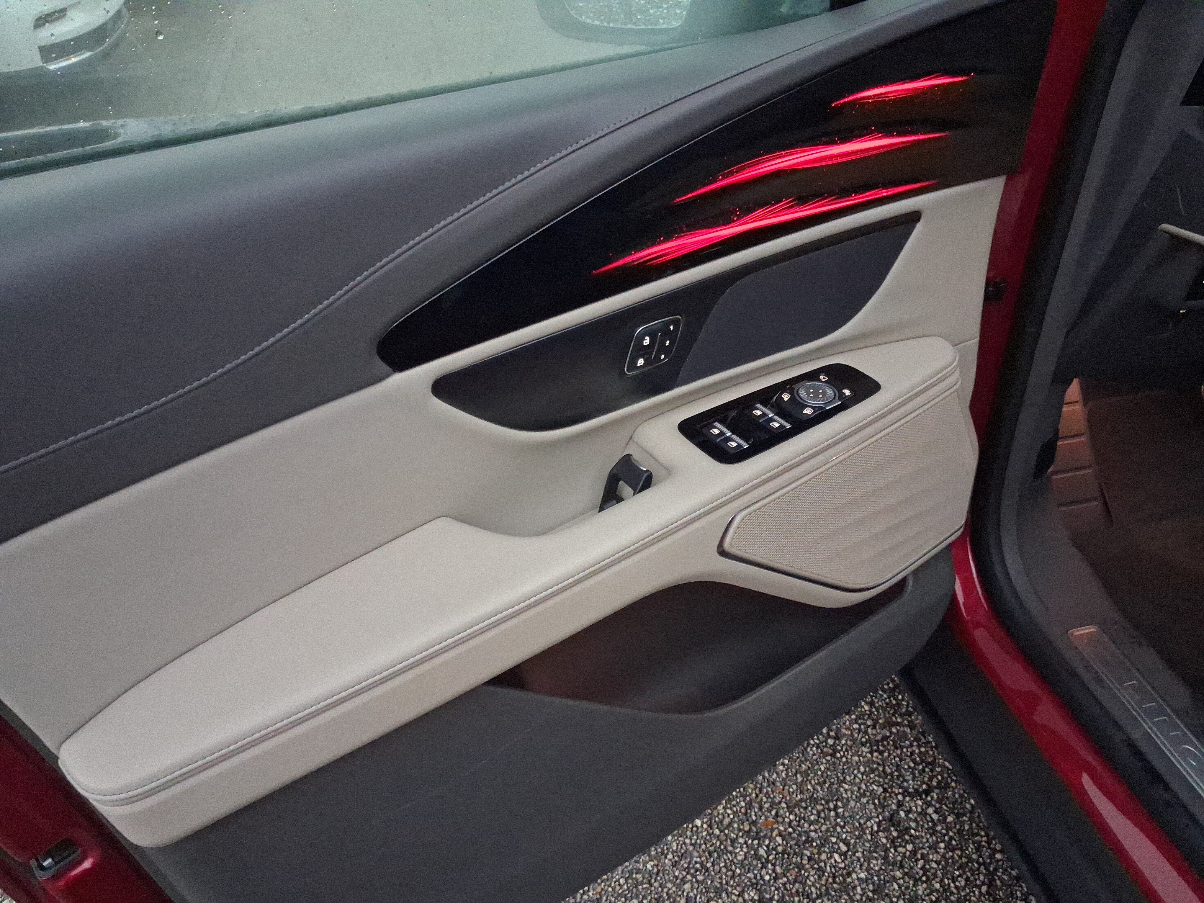 Used 2024 Lincoln Nautilus Premier AWD/4WD image 13