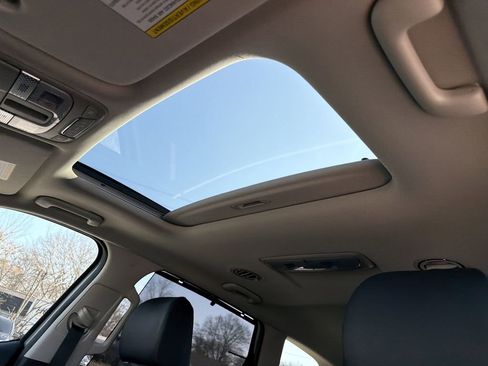 Used 2022 Kia Telluride EX w/ EX Premium Package image 17