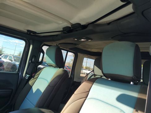 Used 2018 Jeep Wrangler Unlimited Sport S image 25