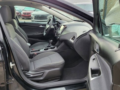 Used 2018 Chevrolet Cruze LT w/ Sun And Sound Package image 18