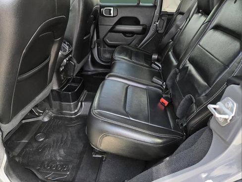 Used 2019 Jeep Wrangler Unlimited Sahara image 23