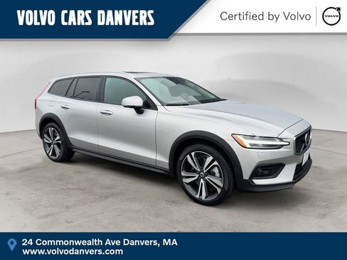 Certified 2025 Volvo V60 B5 Cross Country Plus AWD/4WD image 1