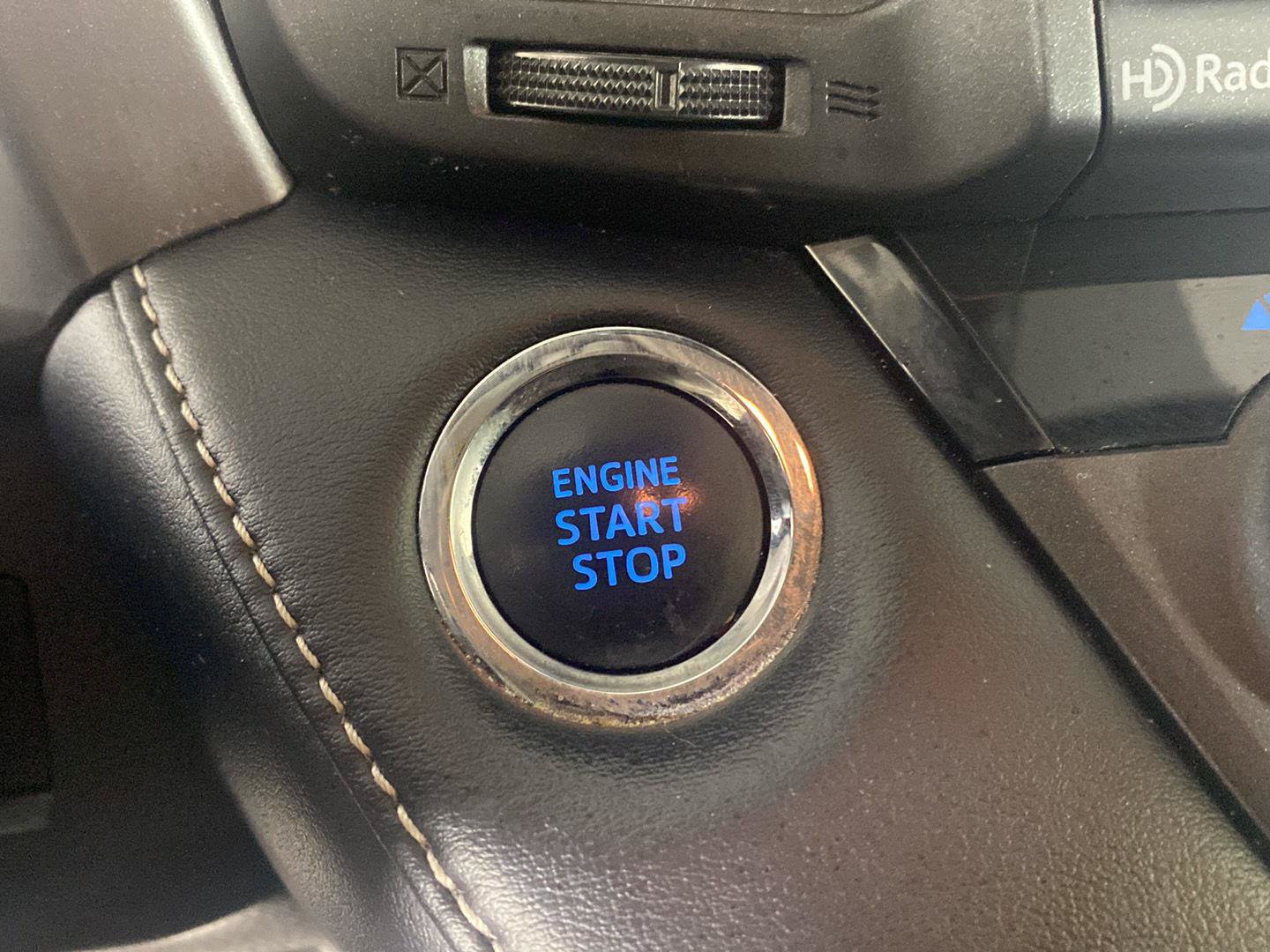 Used 2018 Toyota RAV4 XLE AWD/4WD image 19