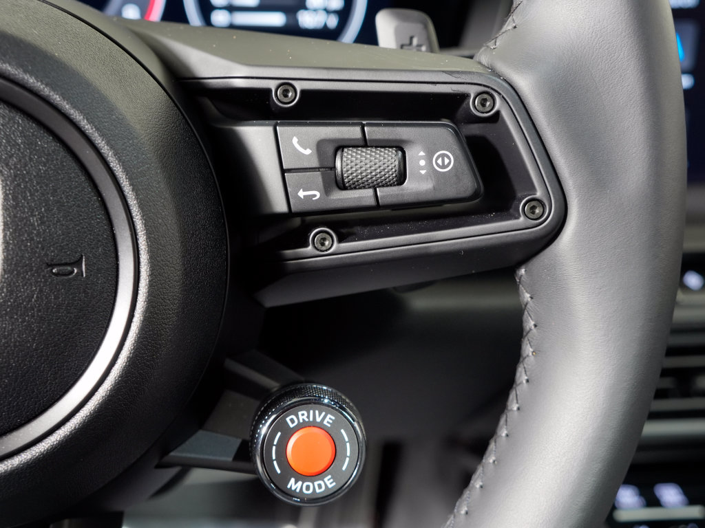Certified 2025 Porsche 911 Carrera RWD image 32