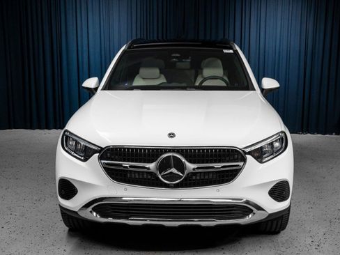 Used 2026 Mercedes-Benz GLC 300 image 2