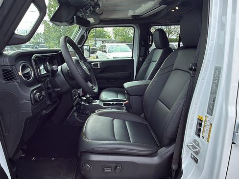 New 2026 Jeep Gladiator Sport AWD/4WD image 9