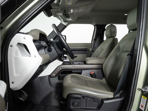 Used 2020 Land Rover Defender 110 S image 14