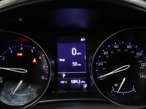 Used 2019 Toyota C-HR LE FWD image 16