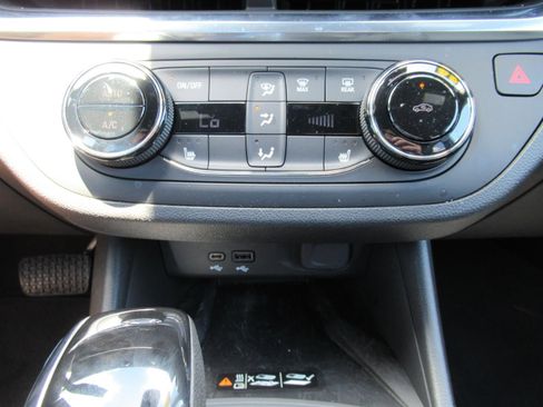 Used 2024 Buick Envista Preferred w/ Convenience I Package FWD image 27