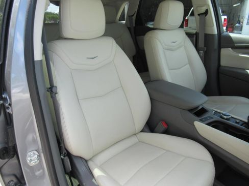 Used 2024 Cadillac XT5 Premium Luxury w/ Technology Package FWD image 10