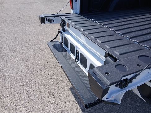 New 2026 GMC Sierra 1500 AT4 w/ AT4 Premium Package AWD/4WD image 10