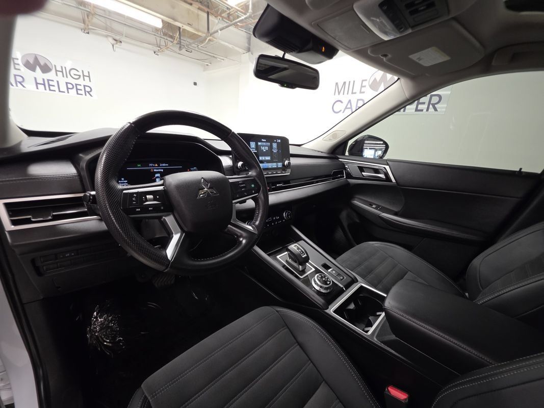 Used 2024 Mitsubishi Outlander AWD image 21