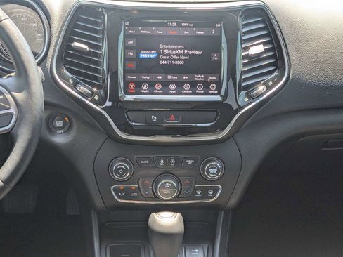 Used 2019 Jeep Cherokee Limited FWD image 18