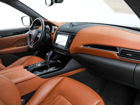 Certified 2022 Maserati Levante GT AWD/4WD image 12