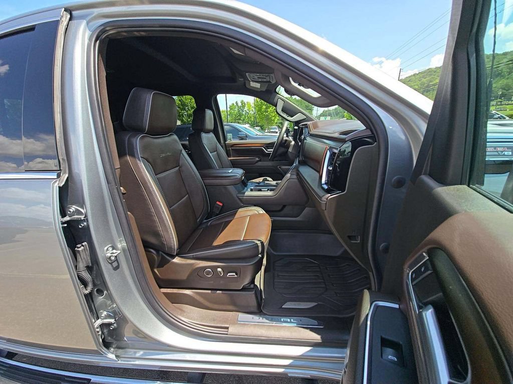 Used 2024 GMC Sierra 2500 Denali w/ Technology Package AWD/4WD image 11