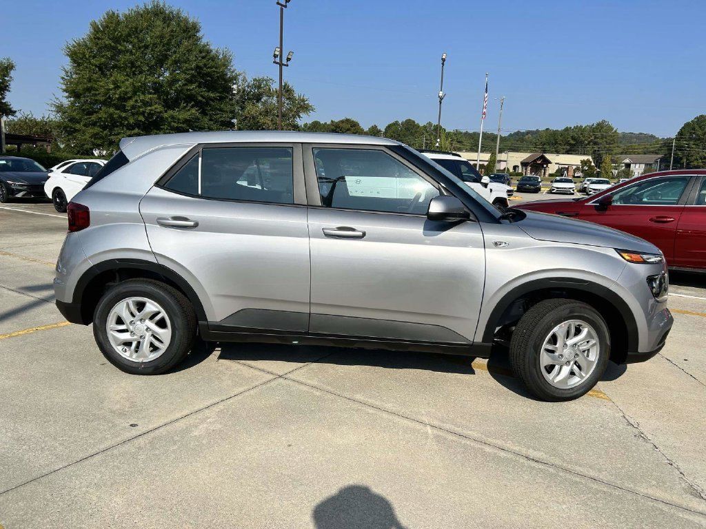 New 2026 Hyundai Venue SE FWD image 1