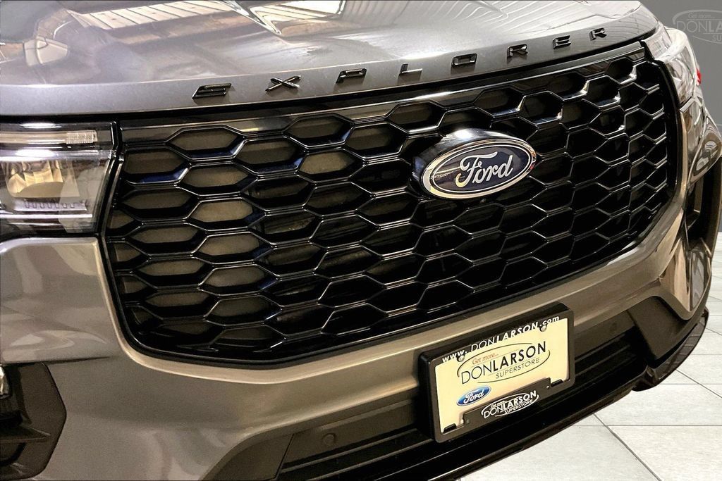 Certified 2025 Ford Explorer ST-Line AWD/4WD image 13