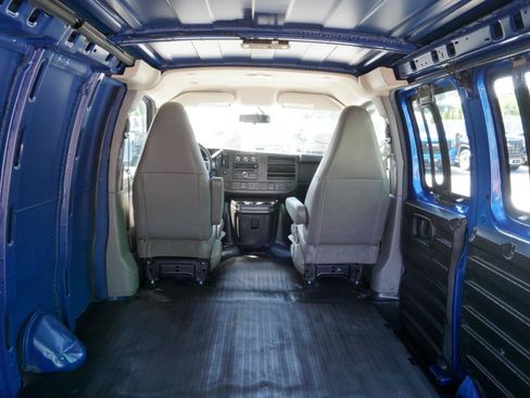 Used 2018 Chevrolet Express 2500 w/ Driver Convenience Package RWD image 10