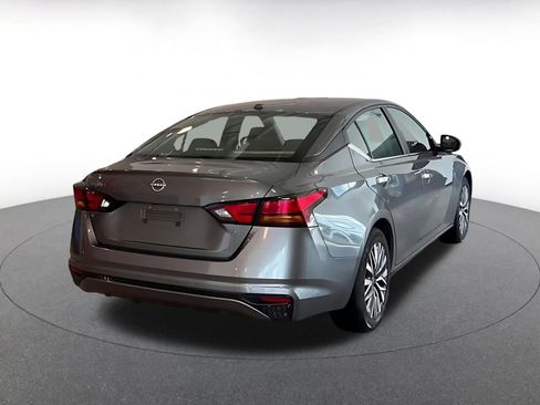 Used 2025 Nissan Altima 2.5 SV image 16