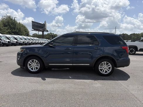 Used 2016 Ford Explorer XLT w/ Equipment Group 201A FWD image 4
