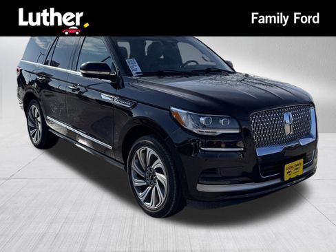 Used 2024 Lincoln Navigator Reserve image 1