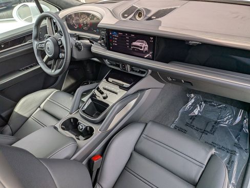 New 2026 Porsche Cayenne Turbo AWD/4WD image 27