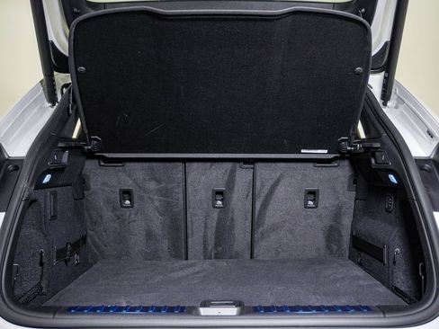 Certified 2025 Porsche Macan Electric image 28