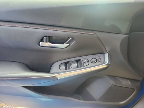 Used 2025 Nissan Sentra SR FWD image 15