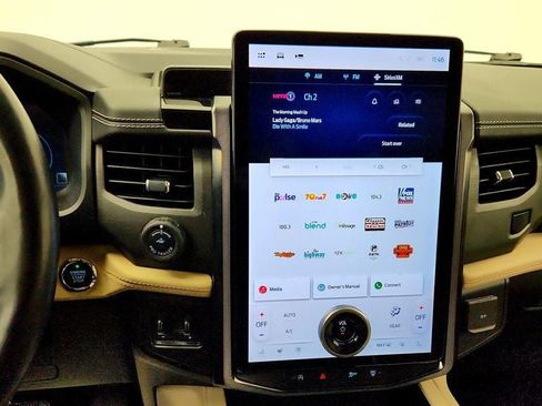 Used 2024 Ford Expedition Platinum image 17