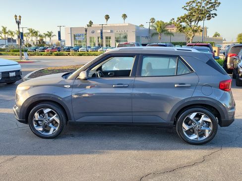 Certified 2025 Hyundai Venue SEL FWD image 3
