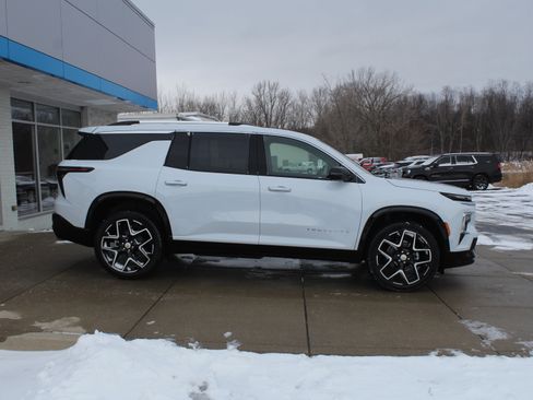 New 2026 Chevrolet Traverse High Country image 3
