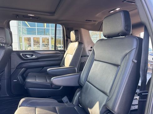 Used 2021 Chevrolet Suburban LT w/ LT Signature Plus Package image 30